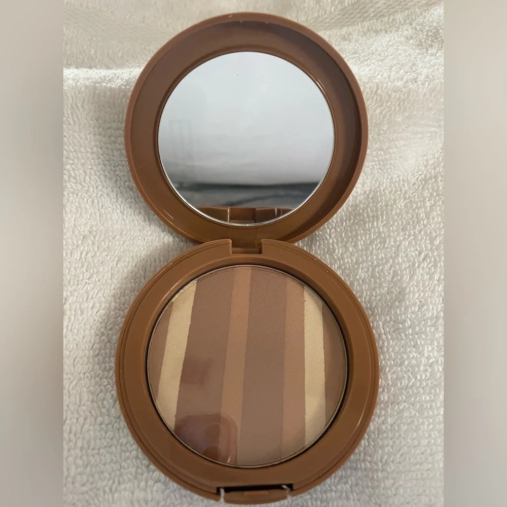 Tuscan Sun Bronzabelle Bronzer highlighter Belle Beauty by Kim Gravel